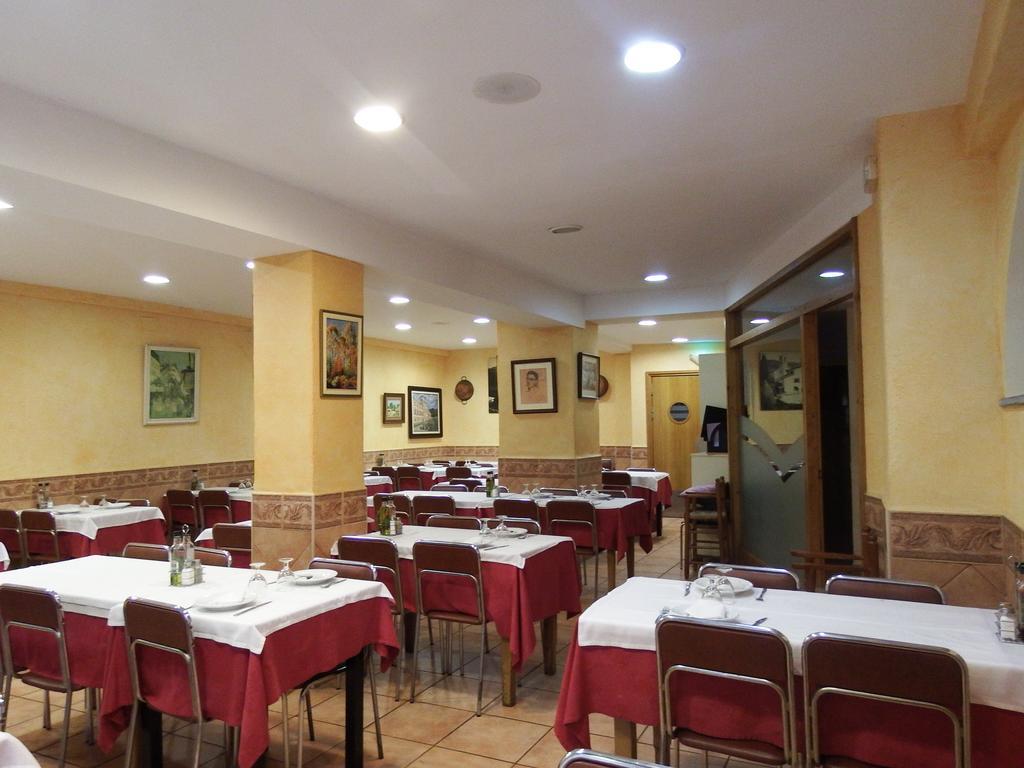 Apartamentos Fonda Finet Sant Felíu de Pallarols Exterior foto