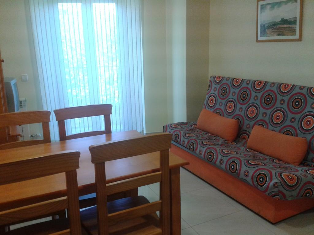 Apartamentos Fonda Finet Sant Felíu de Pallarols Zimmer foto