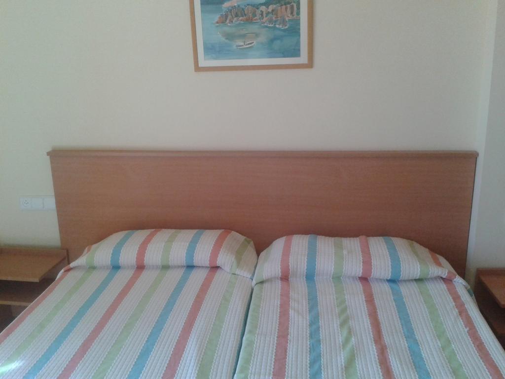 Apartamentos Fonda Finet Sant Felíu de Pallarols Zimmer foto